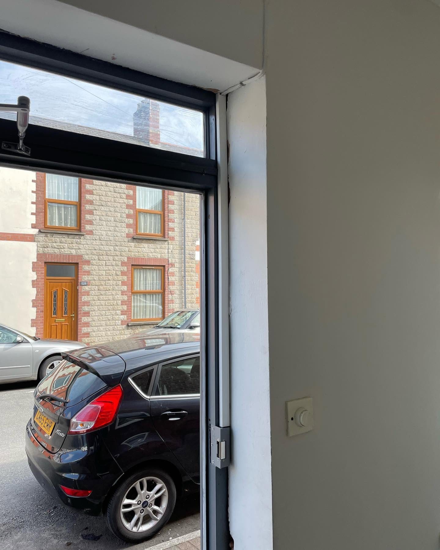 Electric door release and exit button fitted to a communal entrance door